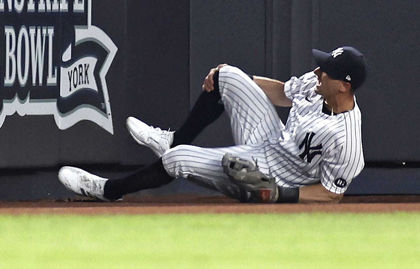 Yankees' Tim Locastro tears ACL after making leaping catch