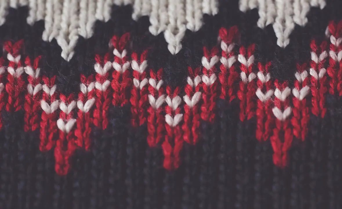 stranded knitting in black, red and white