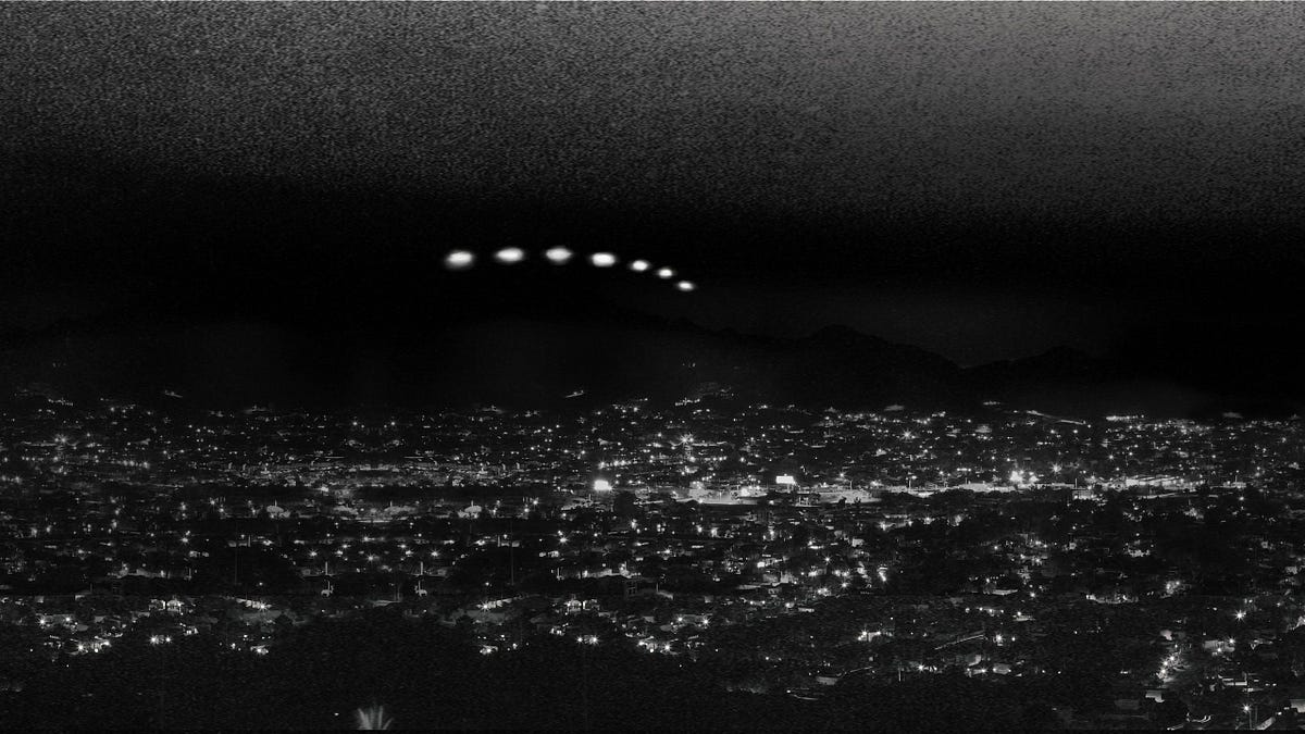 29 Years Ago, What Appeared in the Sky Over Phoenix Left Thousands Silent and in Fear