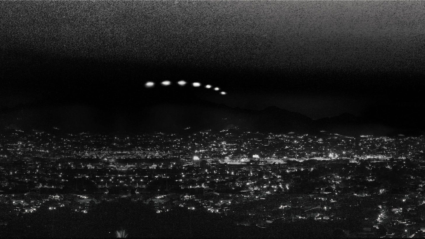 29 Years Ago, What Appeared in the Sky Over Phoenix Left Thousands Silent  and in Fear