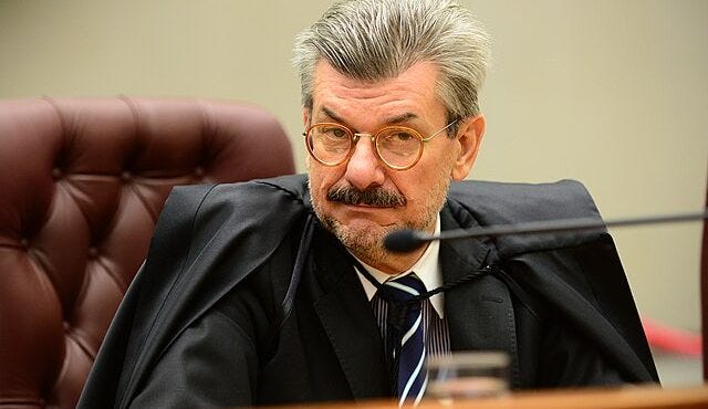 Marco Buzzi, ministro do STJ, recebe alta hospitalar em Brasília