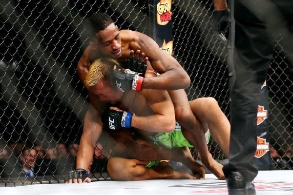 neil magny gets kiichi kunimoto head bulge going ufc fight night 60 2015 neil magny gets kiichi kunimoto head bulge going ufc fight night 60 2015