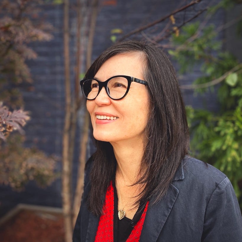 A person wearing glasses

Description automatically generated with low confidence