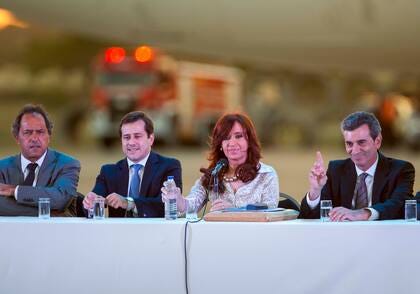 Cristina Fernandez de Kirchner junto a Mariano Recalde durante el bautismo del Airbus A330-200, incorporado a la flota de Aerolíneas Argentina en 2015