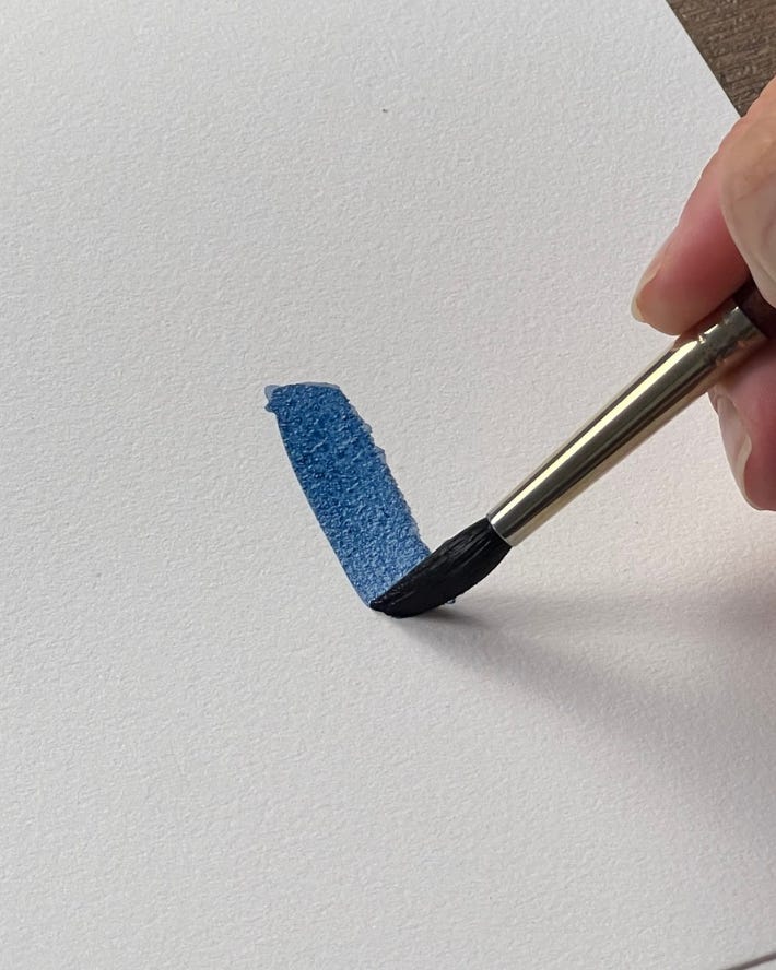 trazo de acuarela con pincel humedo sobre superficie seca 