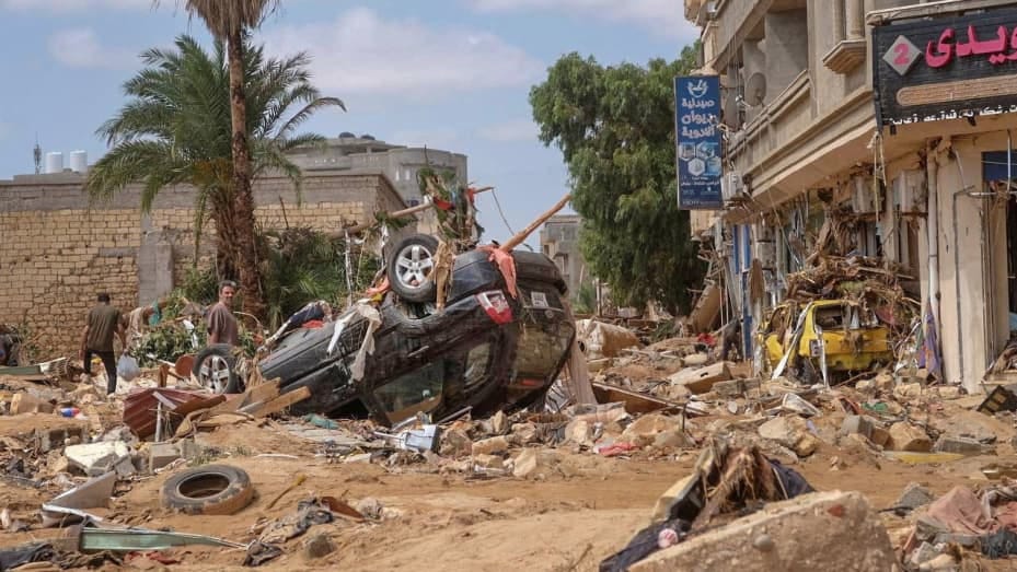 Libya floods wipe out quarter of city, 10,000 missing