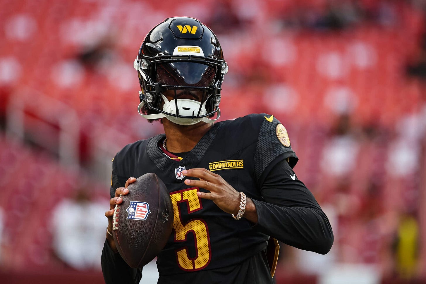 Jayden Daniels faces enormous expectations head-on: 'Pressure is a  privilege' - The Athletic