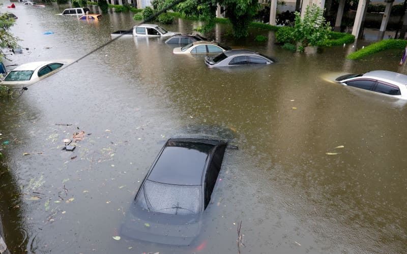 Bangkok declares disaster after homes flooded, roads submerged by heavy rain | RNZ Bangkok declares disaster after homes flooded, roads submerged by heavy rain | RNZ