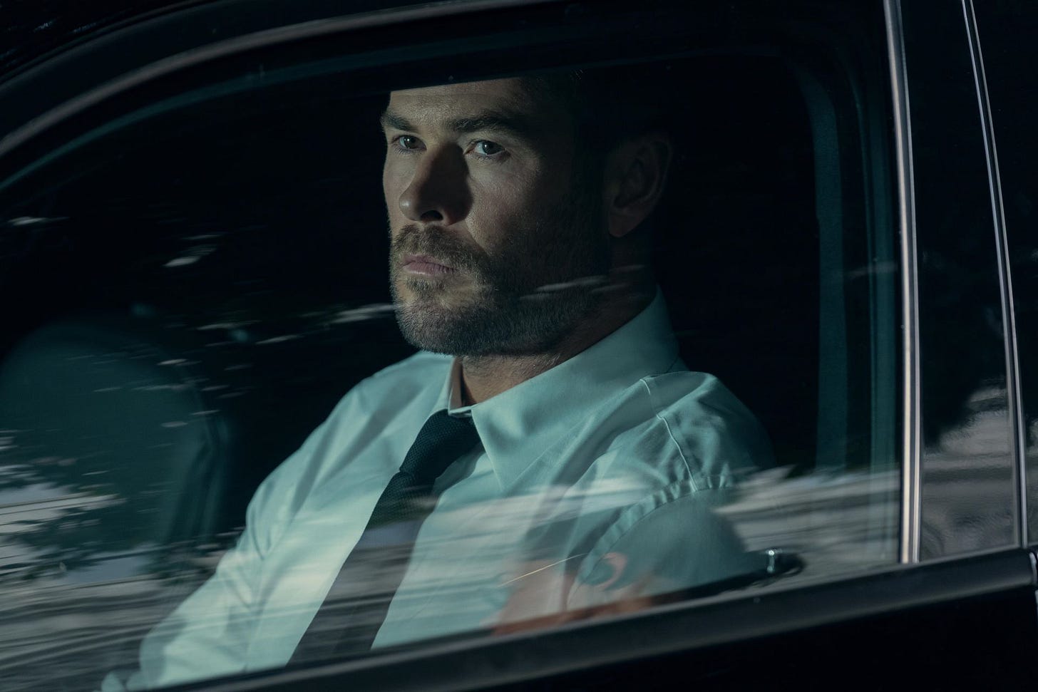 Chris Hemsworth in Crime 101
