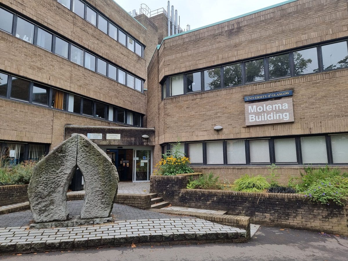 It's all change! We have been hard at work creating temporary signage for  the newly-renamed Molema Building #TeamUofG @UofGEstates