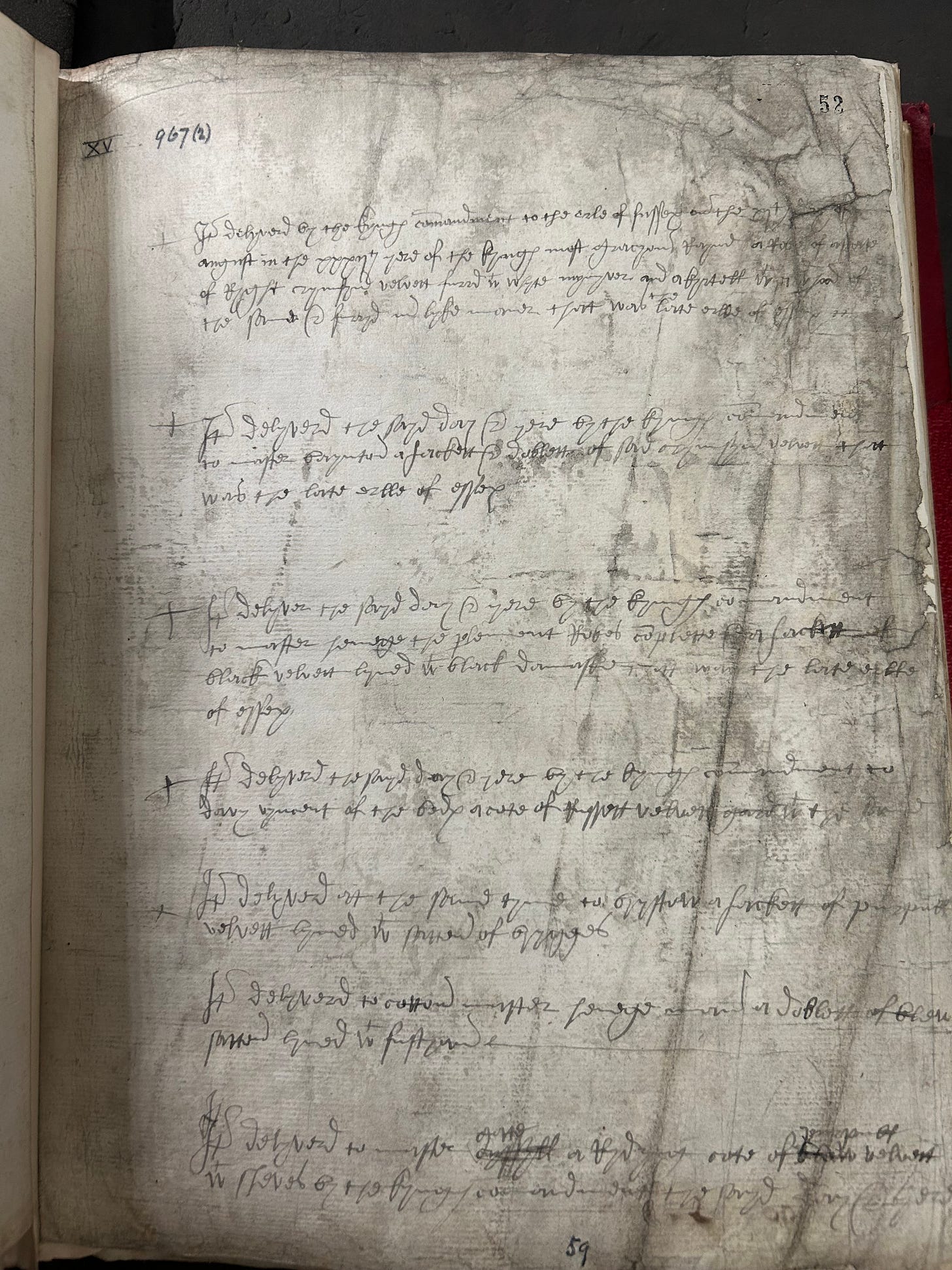 A page of sixteenth century handwriting in black ink on parchment, a list of descriptions of items of clothing.