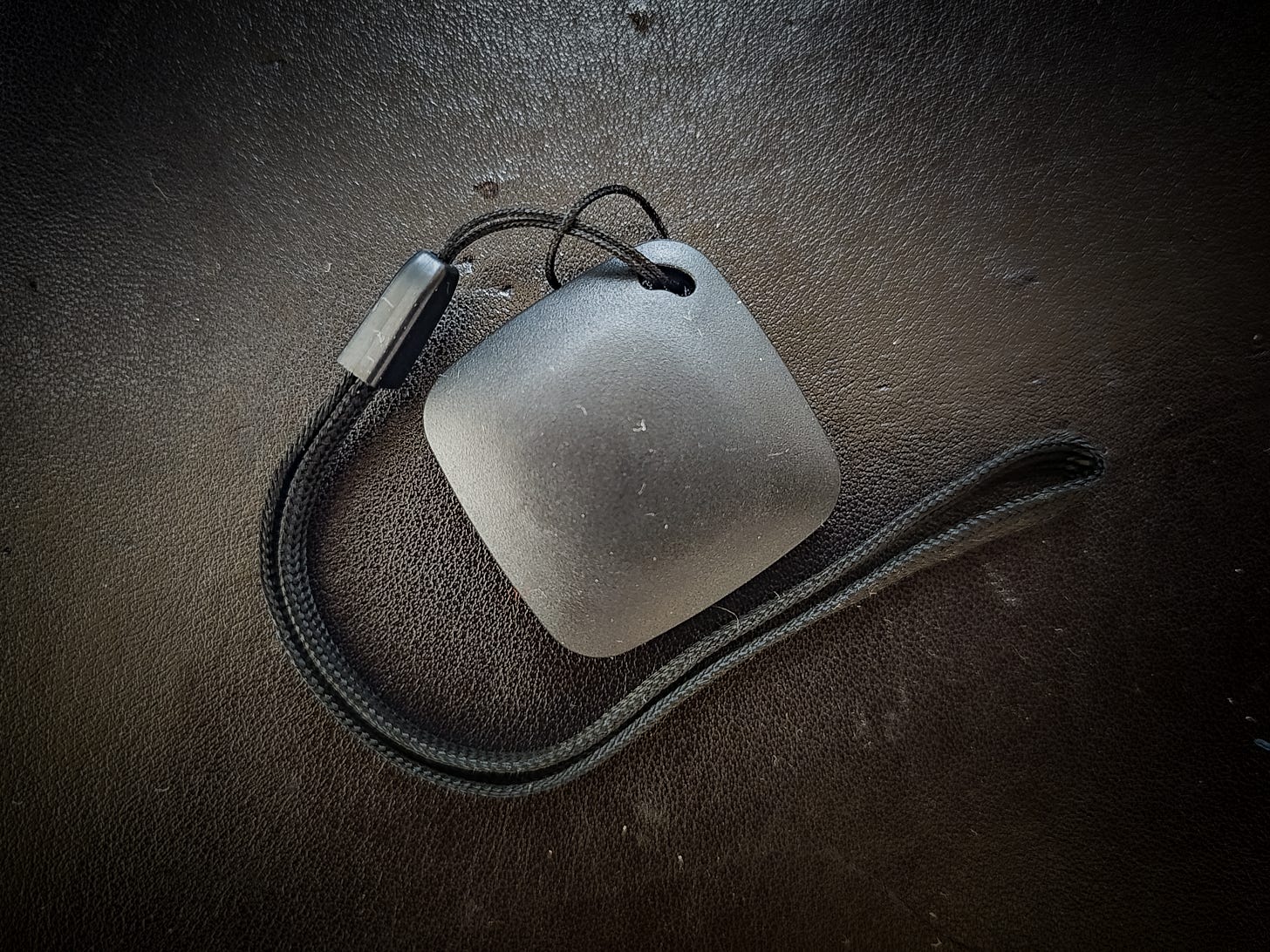 포장지를 벗겨낸 스마트 태그 실물 사진 포장지를 벗겨낸 스마트 태그 실물 사진