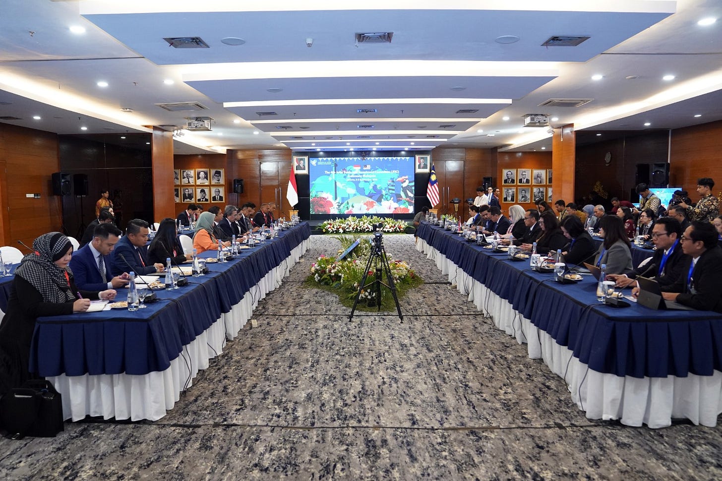 the 4th Ministerial Meeting of the Indonesia-Malaysia Joint Trade and Investment Committee (JTIC) at the Trade Ministry auditorium in Jakarta the 4th Ministerial Meeting of the Indonesia-Malaysia Joint Trade and Investment Committee (JTIC) at the Trade Ministry auditorium in Jakarta