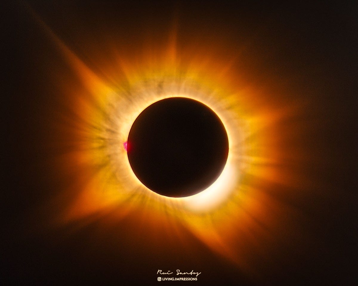 A Golden Corona Eclipse A Golden Corona Eclipse