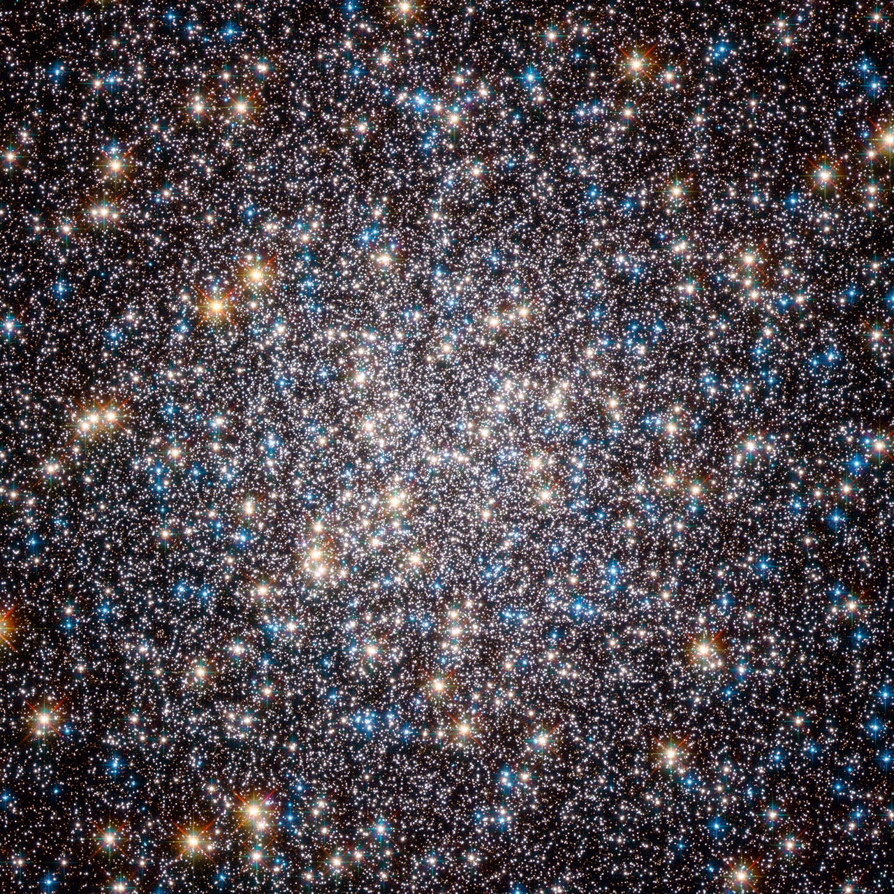 The crowded heart of the Hercules globular cluster | ESA/Hubble The crowded heart of the Hercules globular cluster | ESA/Hubble