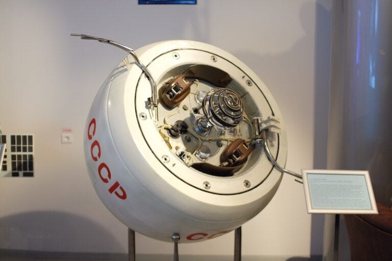Old Soviet spacecraft Kosmos 482 is falling … with a parachute?