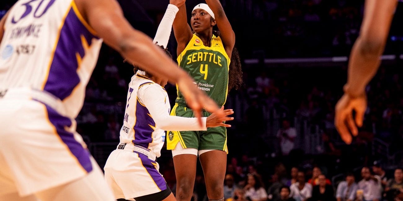 Flau'jae Shines in Storm's 82-64 Victory