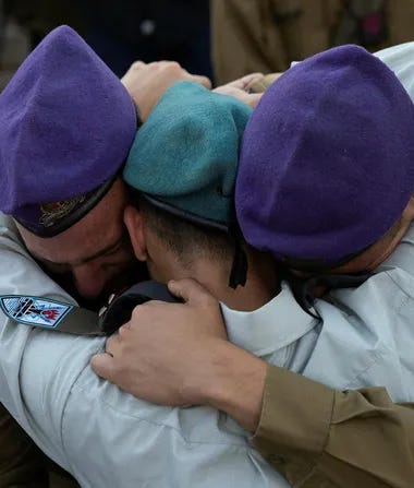 הלוויה של סרן ד"ר אורי יוסף 
הלוויתו של סרן ד"ר אורי יוסף סילבסטר, שנהרג בלבנון אתמול (שני). ההלוויה מתקיימת ב בית העלמין הצבאי סגולה פתח תקווה

סרן ד"ר סילבסטר, מתל אביב, רופא גדוד שקד (424), חטיבת גבעתי, נפל בקרב בדרום לבנון והוא בן 30 בנופלו. אורי הותיר אחריו רעייה, הורים ואחיות.

הלוויה הלוויות לוויה לוויות  

קבורה צבאית חלל חללי צה"ל 
לוויתו של אורי סילבסטר 
בסגולה 
פתח תקווה
בית עלמין צבאי
בית קברות צבאי
פתח תקוה פ"ת פת

צילום: תומר אפלבאום