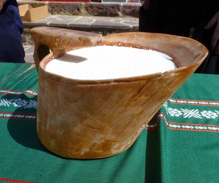 GASTROANDANZAS DE HELENA BM: DIA DE LA CUAJADA EN EL VALLE DE ULZAMA ...