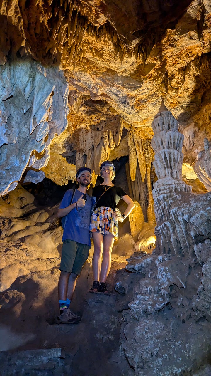 Gruta Cathedral cave; macaws in the wild