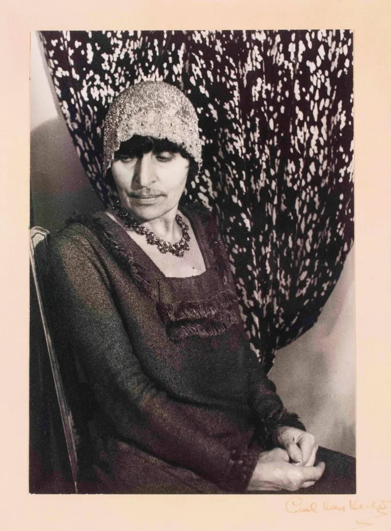 https://legacyprojectchicago.org/sites/default/files/2019-08/Alice%20B.%20Toklas%20Gazing%20at%20the%20Floor.jpg