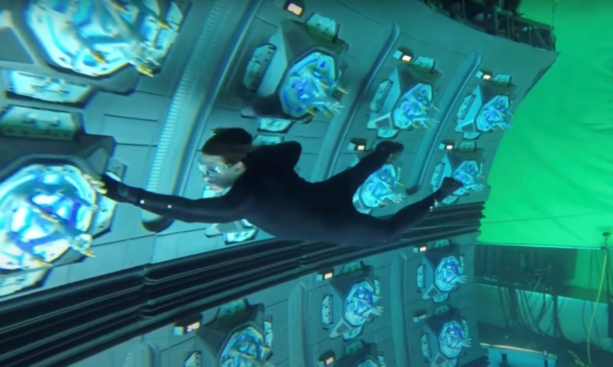 Tom Cruise holding his breath for "Mission: Impossible - Rogue Nation."