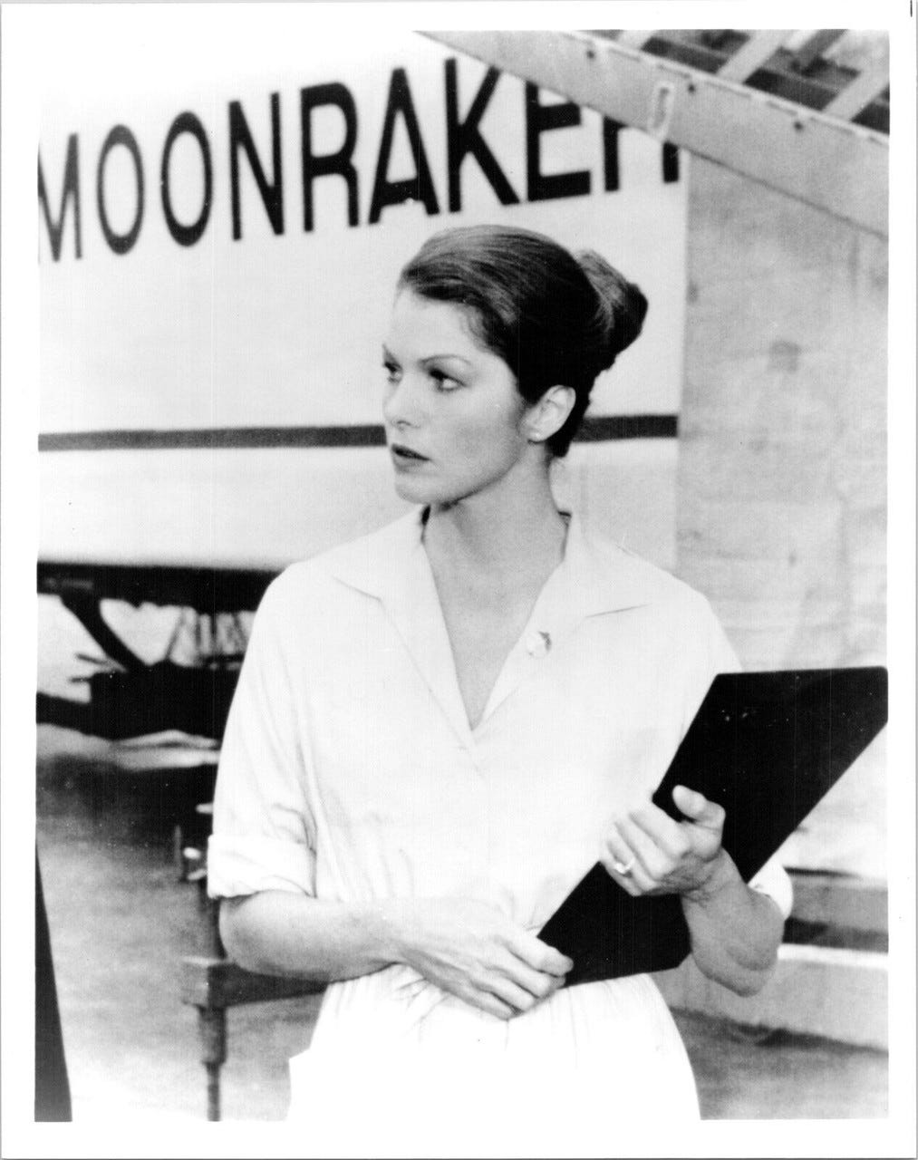 lois Chiles holds clipboard as Dr Goodhead from Moonraker 8x10 inch photo -  Moviemarket