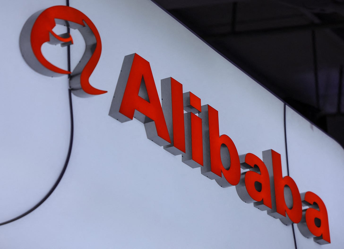 Alibaba's Breakthrough AI Model Surpasses 1 Trillion Parameters for Unmatched Language Processing Power