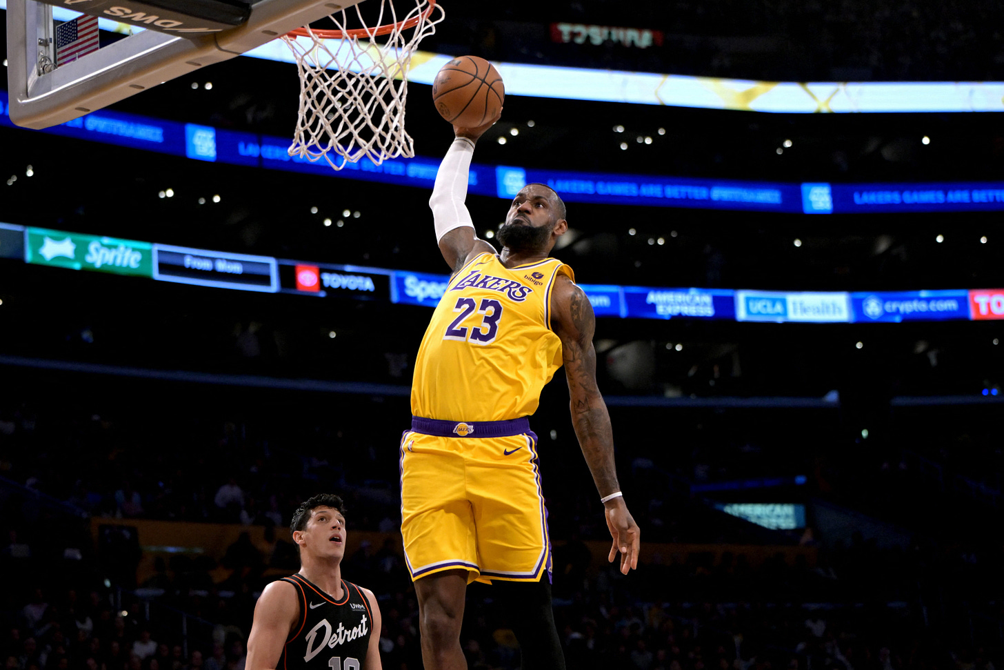 Warriors sought LeBron James at trade deadline —report | GMA News Online
