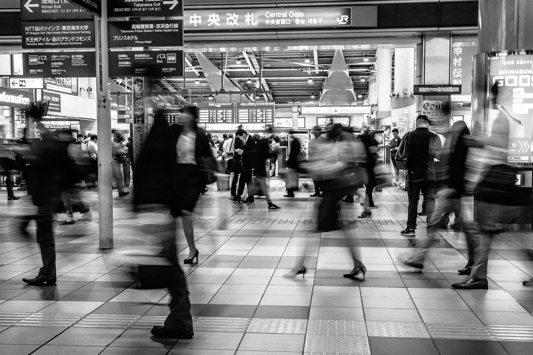 Many people busily running around a train station