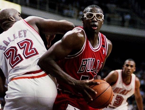 Chicago Bulls Horace Grant maneuvers around John Salley of the Miami Heat 03 December 1993 in Miammi, FL. Grant shot for 21 points and 11 rebounds...