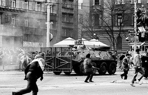 A háborús uszítás elleni tiltakozás Belgrádban, 1991. március 9-én (Fotó: Dormán László)