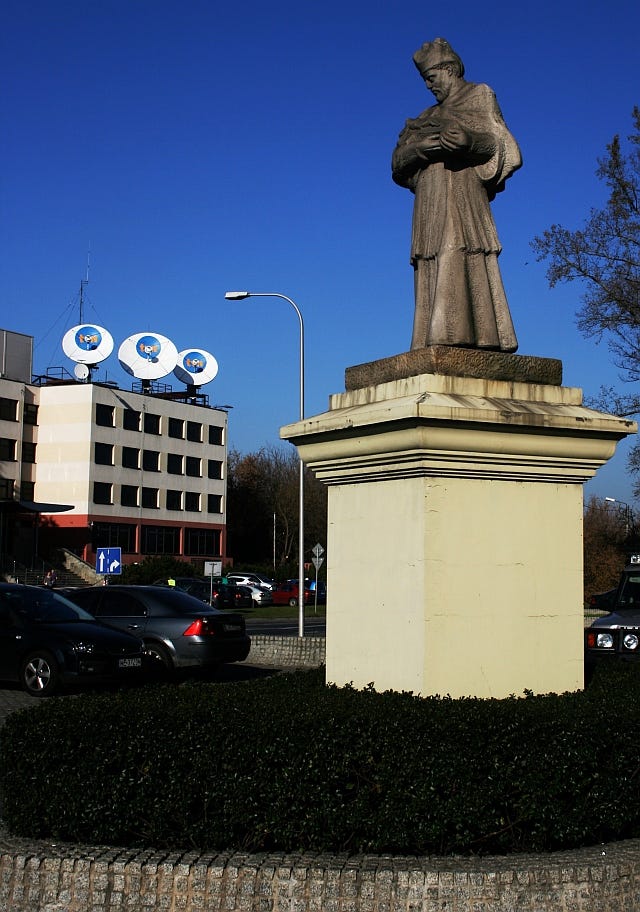 Pomnik św. Jana Nepomucena przy ul. Wiertniczej, czyli ksiądz rzeczony, odkupiciel