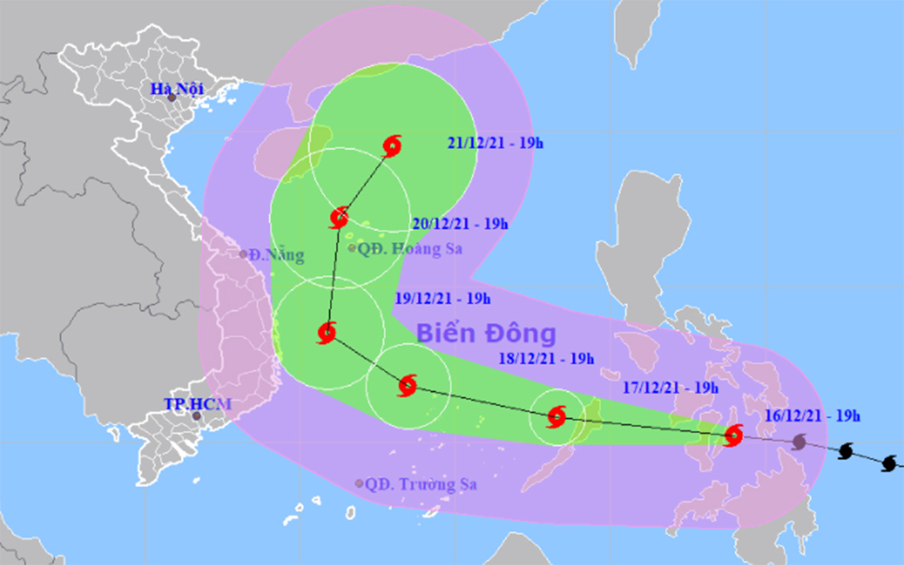Typhoon Rai to have unusual developments after entering East Vietnam Sea |  Tuoi Tre News