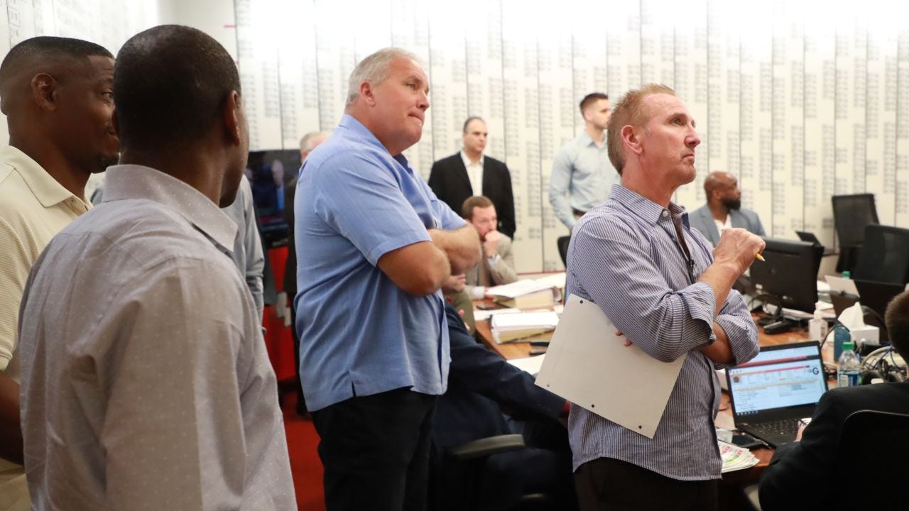 012_2019_DraftRoom 012_2019_DraftRoom