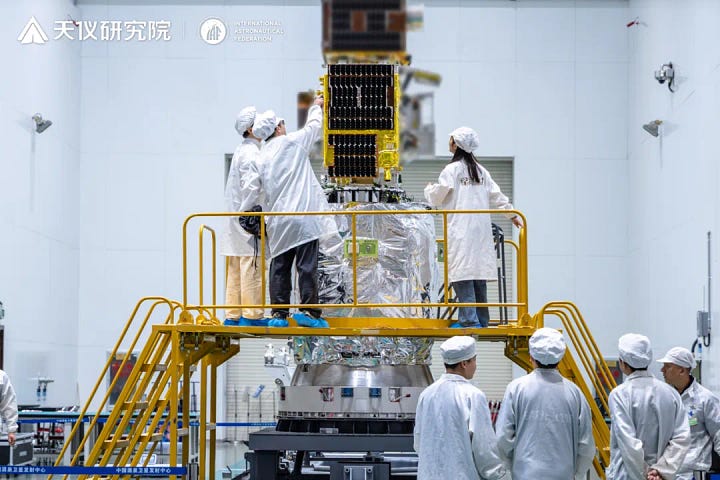 Yunyao-1 being integrated on Ceres-1 (left) and being prepared for launch processing (right).