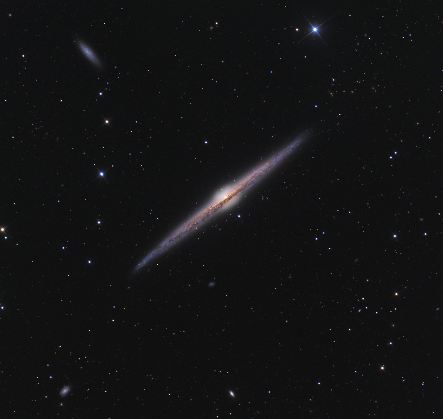 NGC 4565 - Wikipedia