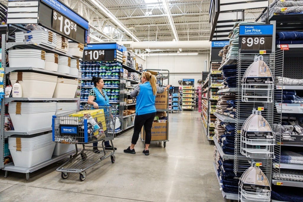 GettyImages-1840679238 shopping