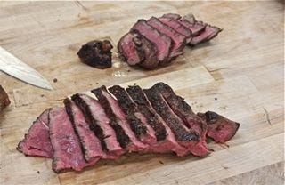 TV - CU sliced steak al sangue TV - CU sliced steak al sangue