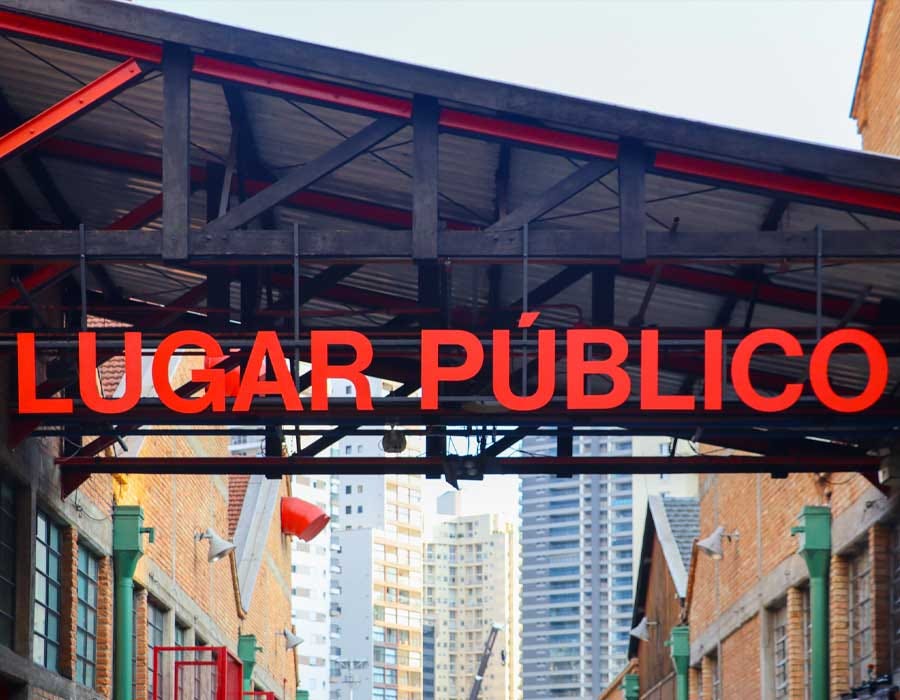 Lugar Público - Muntadas", no Sesc Pompeia, cria diálogos entre Antoni  Muntadas e Lina Bo Bardi - ArteRef