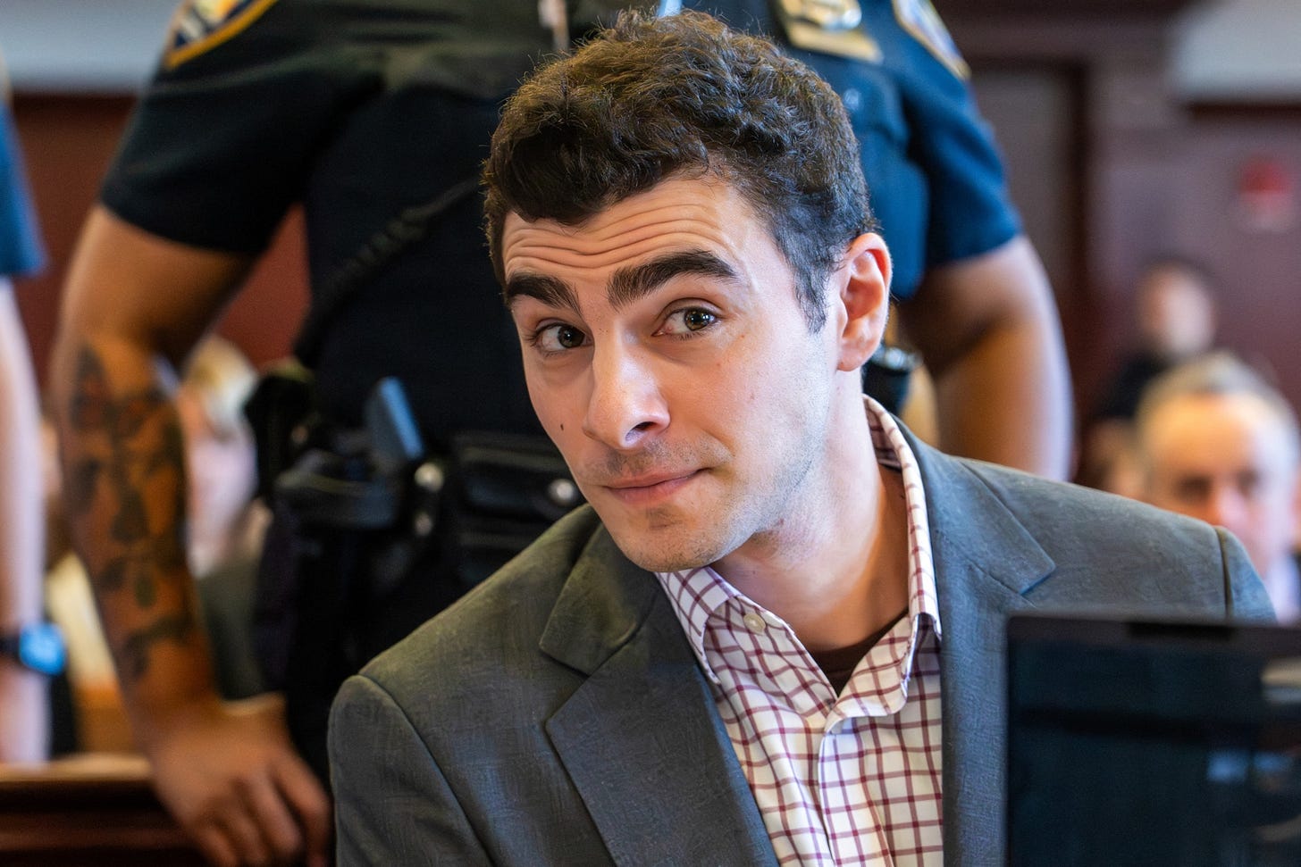 Prosecutors in pretrial hearing play 911 call that led to Luigi Mangione's  arrest - ABC News