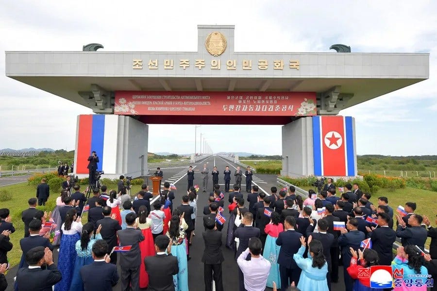 Pionyang tilda de "invencible" su alianza con Rusia tras la apertura de su primer puente vial Pionyang tilda de "invencible" su alianza con Rusia tras la apertura de su primer puente vial