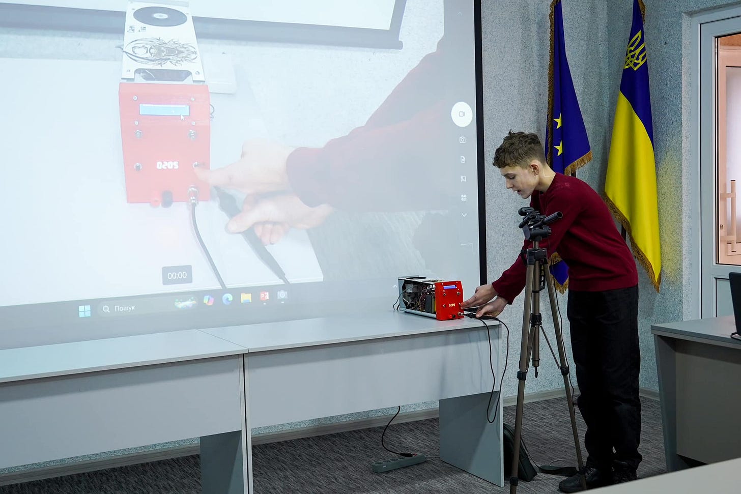 Возможно, это изображение 1 человек и текст