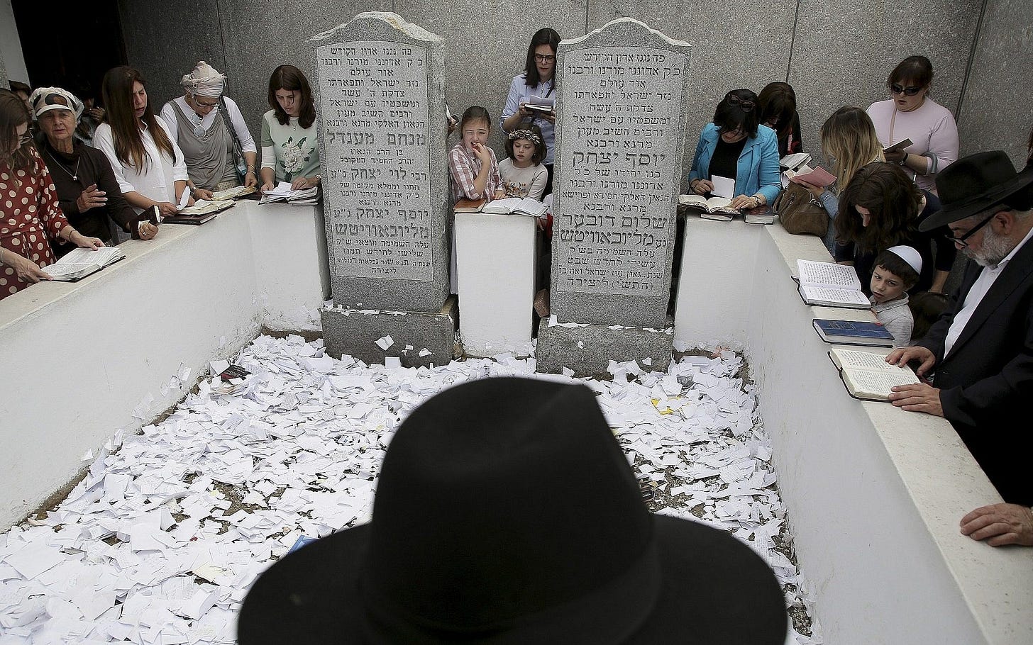 25 years after his death, crowds flock to Chabad rebbe's grave | The Times  of Israel