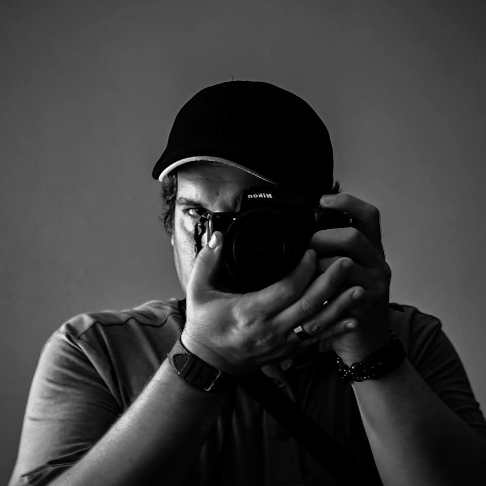 Substack profile picture for @pleas