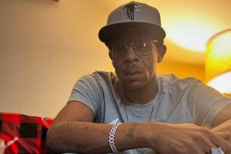 Dad of 20 was shot and killed when he tried to rob someone getting off the bus, cops say