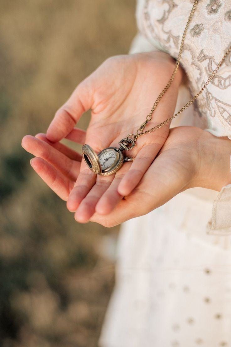 May be an image of jewelry May be an image of jewelry