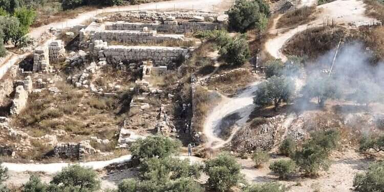 'State couldn't care less that Jewish heritage sites are being destroyed'