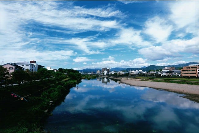 首都圏・高知市外の方対象】高知市の清流・鏡川 流域の魅力を編集するオンライン講座「エディットKAGAMIGAWA」を開催します｜株式会社ソトコト・プラネットのプレスリリース
