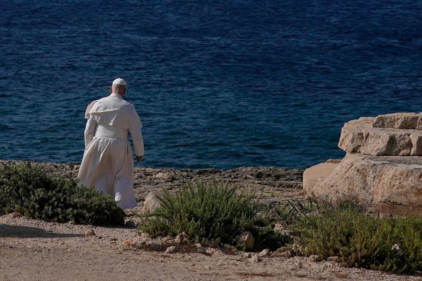 Pope marks July 4 by praying in Lampedusa